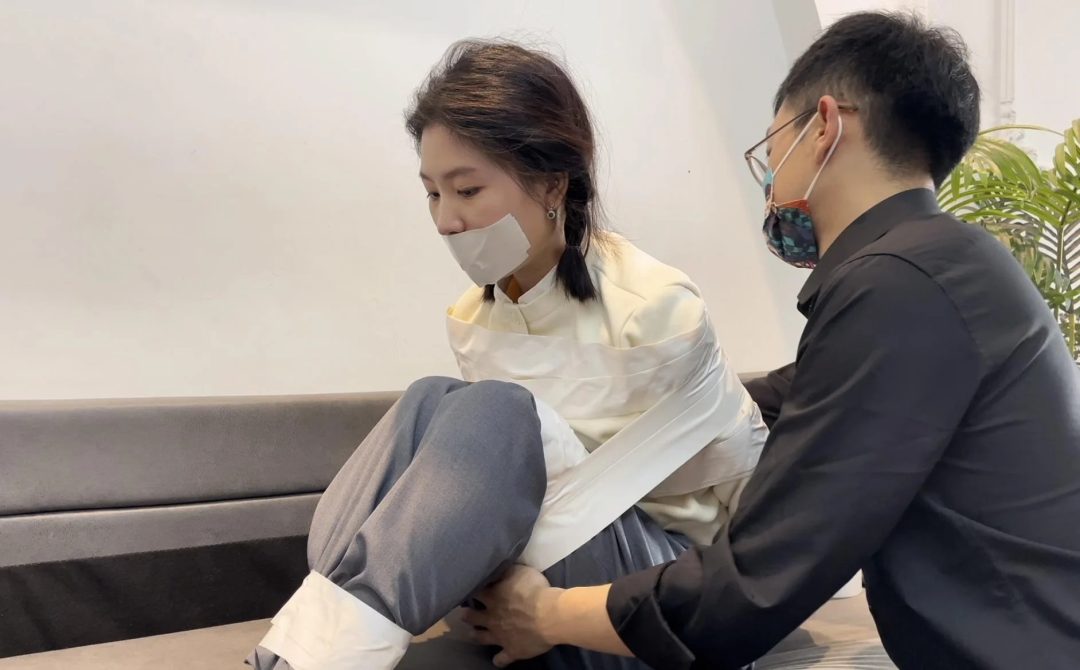 【小圆】白色胶带的束缚-4