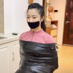 【小橙】椅子上的黑色胶带捆绑，胶带封嘴后，静电胶带再封一层，肉丝蒙眼+蒙嘴，“呜呜呜”的享受~