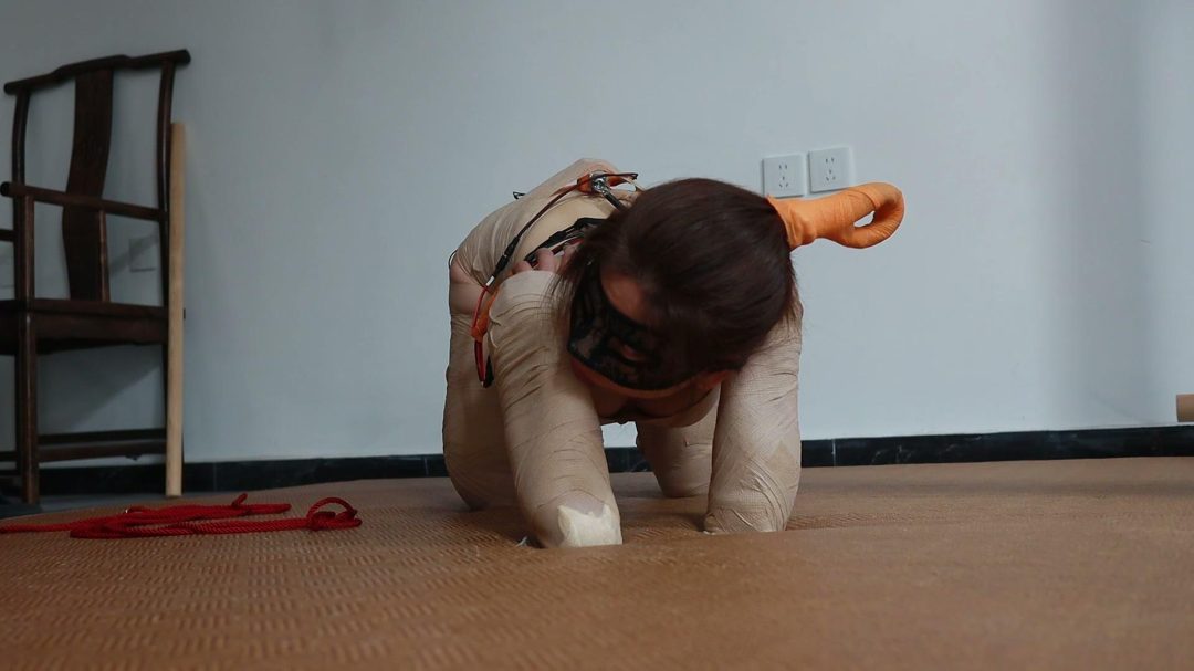 紧缚玩偶05-人形犬禁锢-6