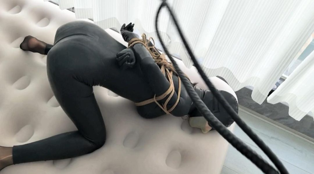 【真·全程高能】全篇止息头套没摘过带了50分钟，后程还继续套buff，疯狂挣扎，绝望崩溃 胶衣+丝袜-7