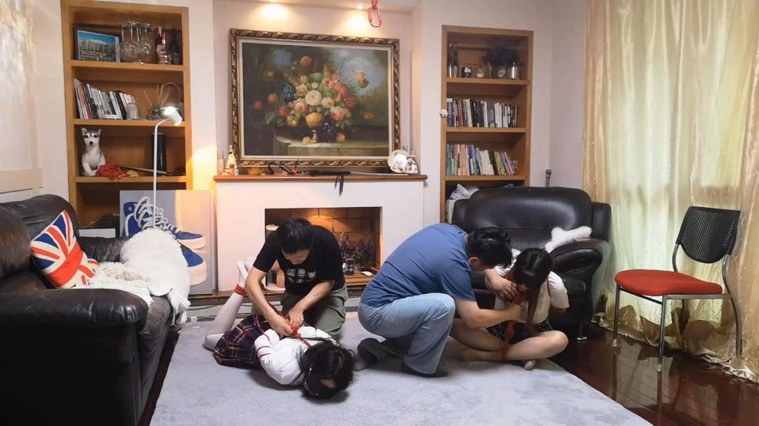 JK大学生美女闺蜜的【连缚灾难】中部-3