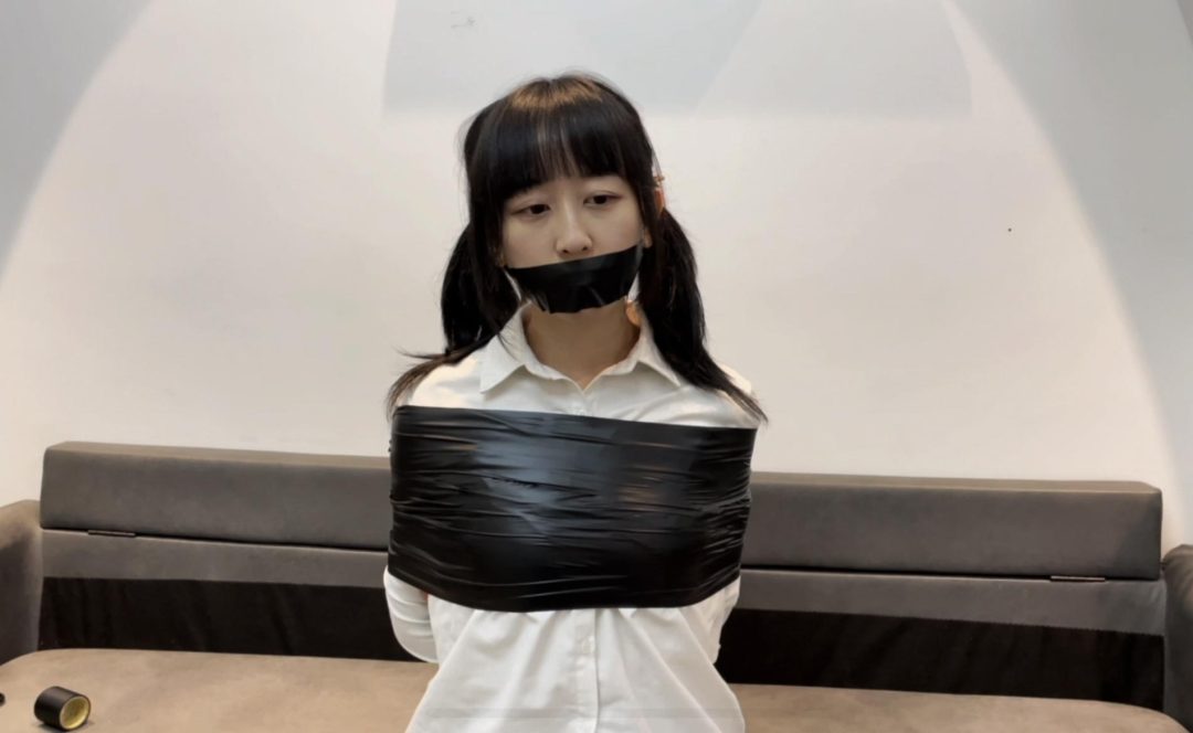 【七七】胶带封嘴+驷马+丝袜蒙脸蒙嘴，七七的收官之作，以后不拍绳艺喽-1