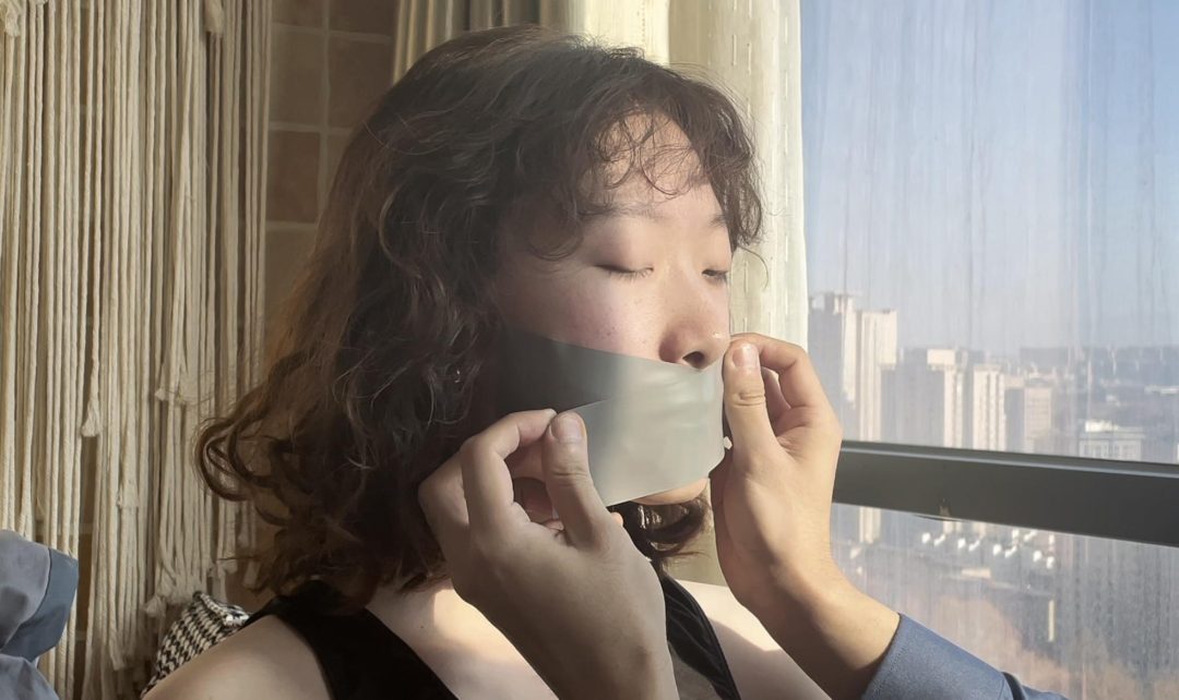 【小雪】 胶带、油亮白丝、阳光、美腿、吃一口小jio-1