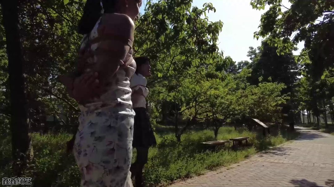 带着她们去户外踏青-8