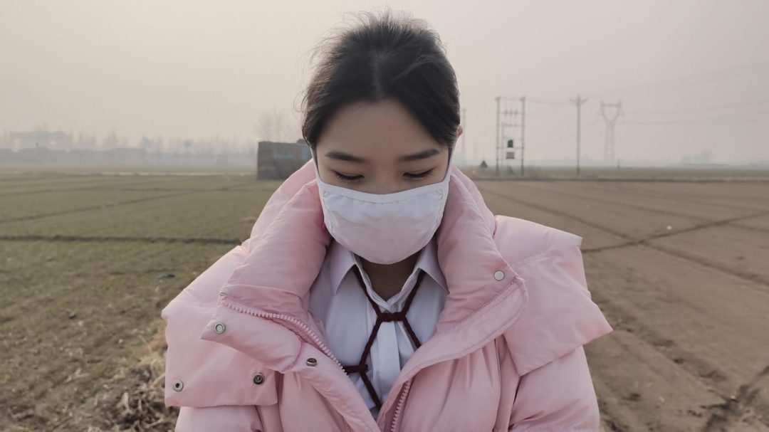 【鑫鑫工作室】小主播露出～遇见 根据女主播做任务露出被发现素材改编。 在某魔王台真播的小主播接各种任务挑战，榜一大哥刷礼物下达任务让戴手铐，脚镣，口球，做户外露出任务-2