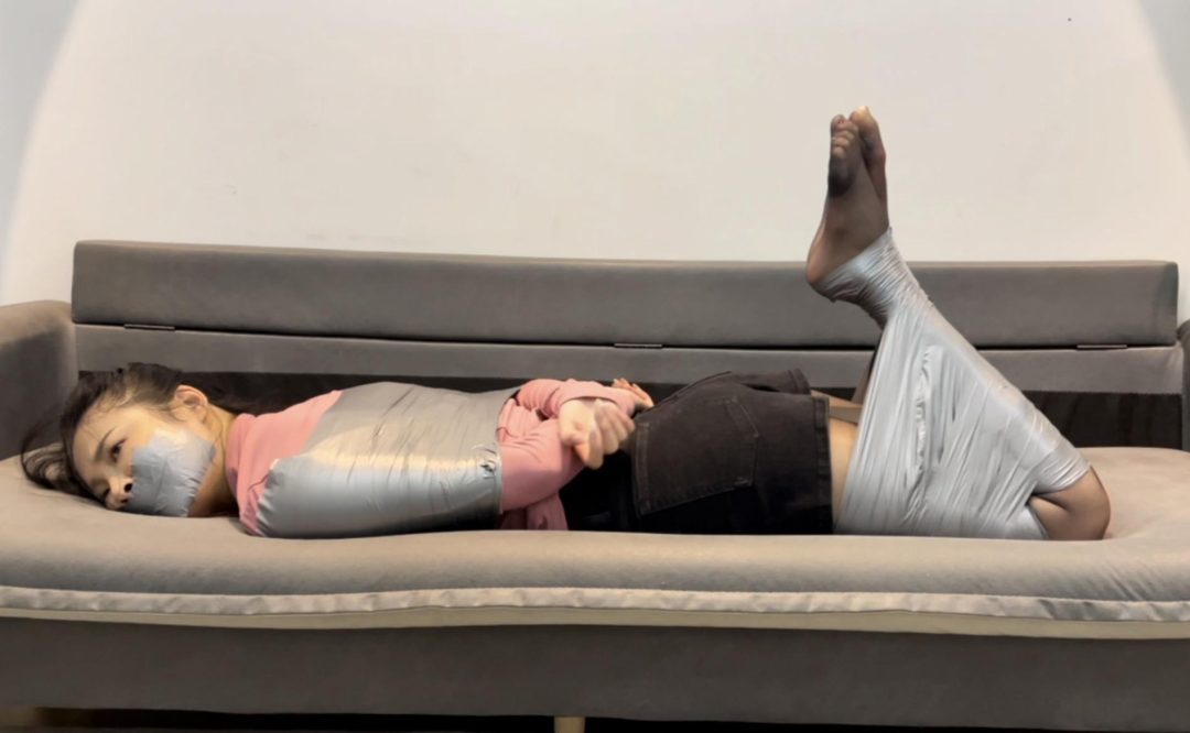 小橙的挣扎我一直很满意，再加上出众的气质，很好的身材，多角度运镜，带来最真实的挣扎感-8