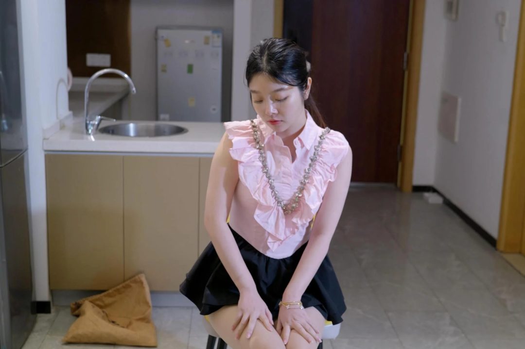 【红鲤鱼】白色胶带捆绑肉丝小姐姐-1