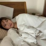 绳衣kb外出吃饭，路上解开衣服