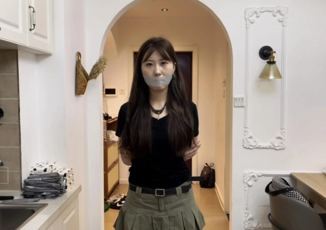 【小陈】新模小陈，身材纤细，jio很哇塞的女生，唯一缺点？嗯...就是不爱笑，挣扎程度很不错~-1