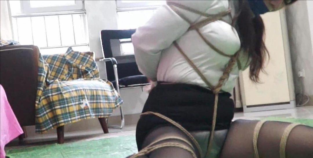 king 逍遥定拍《熟女白领 did危机系列 下》性感熟女李然爆弹倒计时 知道拆弹密码却堵嘴说不出 急的失禁-7