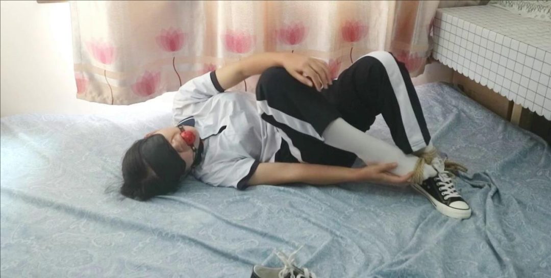 舞蹈生被绑挣脱 【白丝】【裤里丝】【帆布鞋】-3