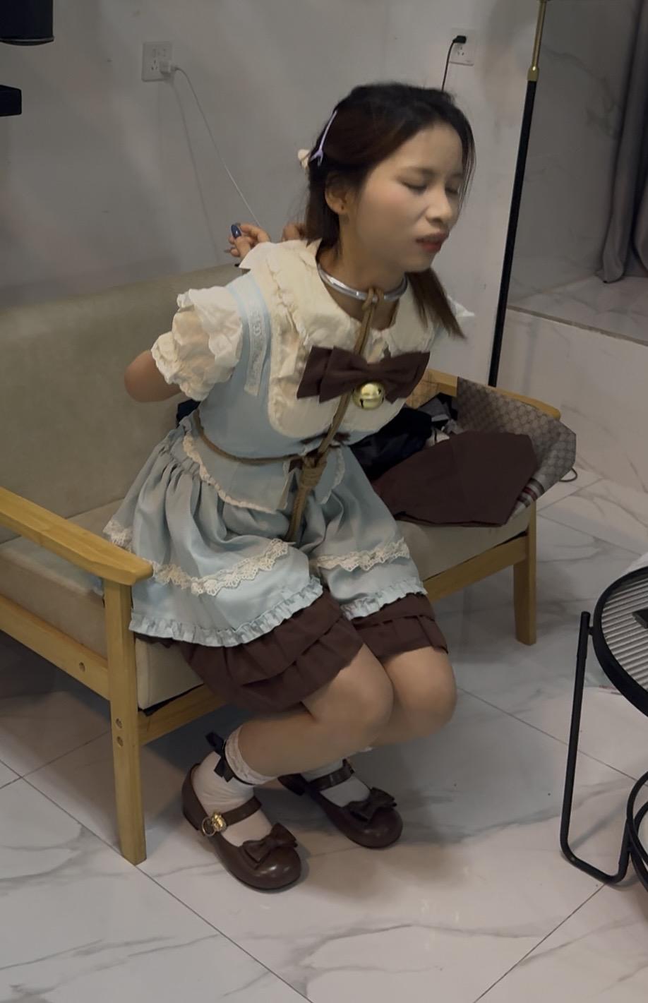 【内八原创】Lolita女孩甜巧却极度反差被绑成粽子 极限倒吊直臂-4