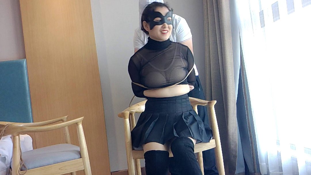 茶艺师静静露脸第一部！爆乳女王被滴蜡20分钟！肉丝美腿长筒靴，付出生命之挠痒痒！-1