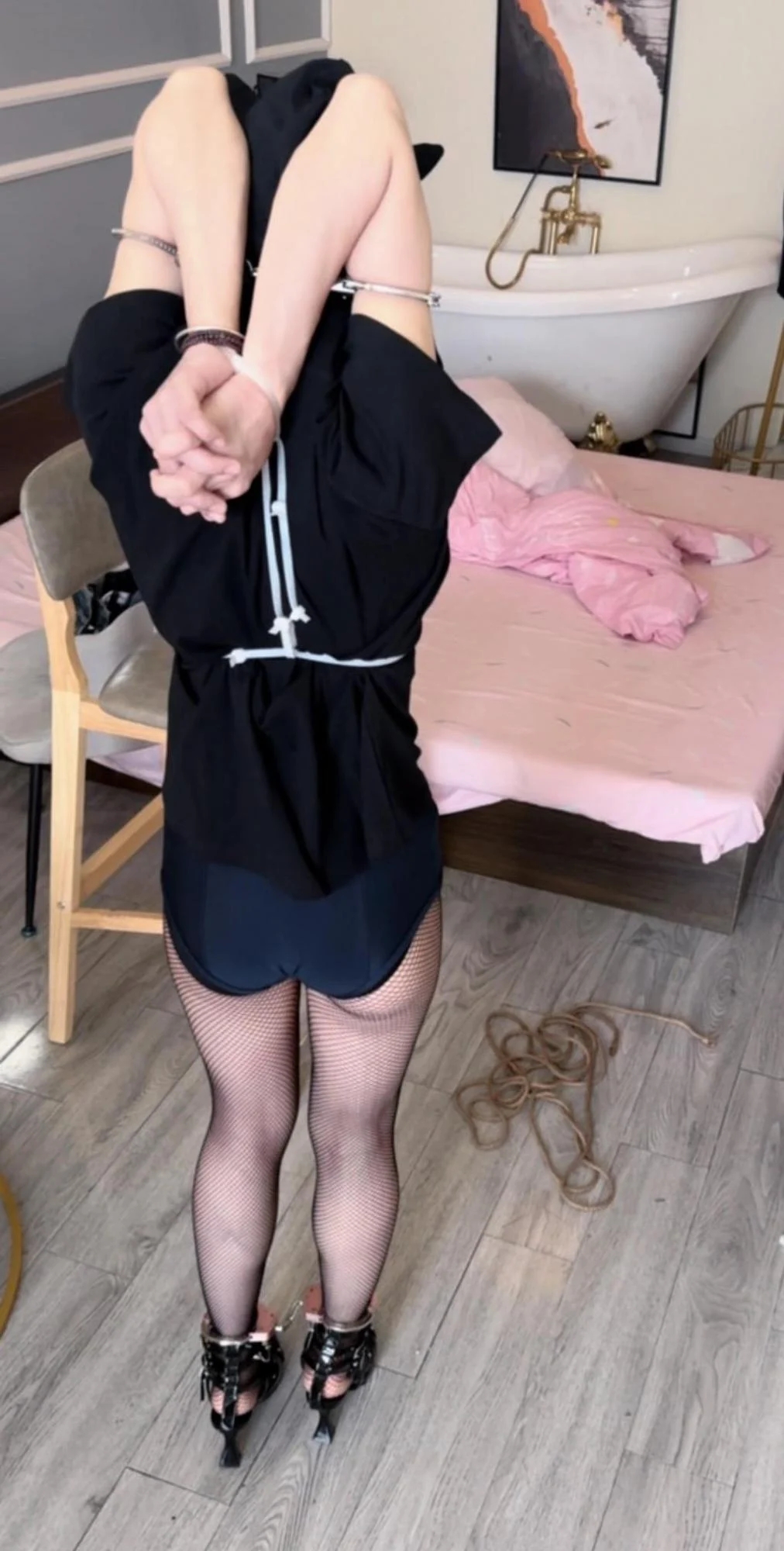 【内八】女大学生的极限叼拉手肘花絮-2