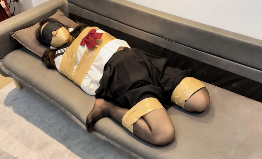 【小雨】【招模特】小雨的胶带捆绑与挣扎-8