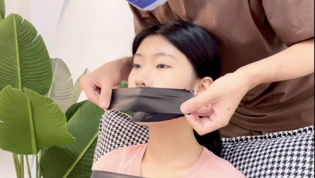 【缚艺录】【小菲】黑丝胶带与肉丝-2