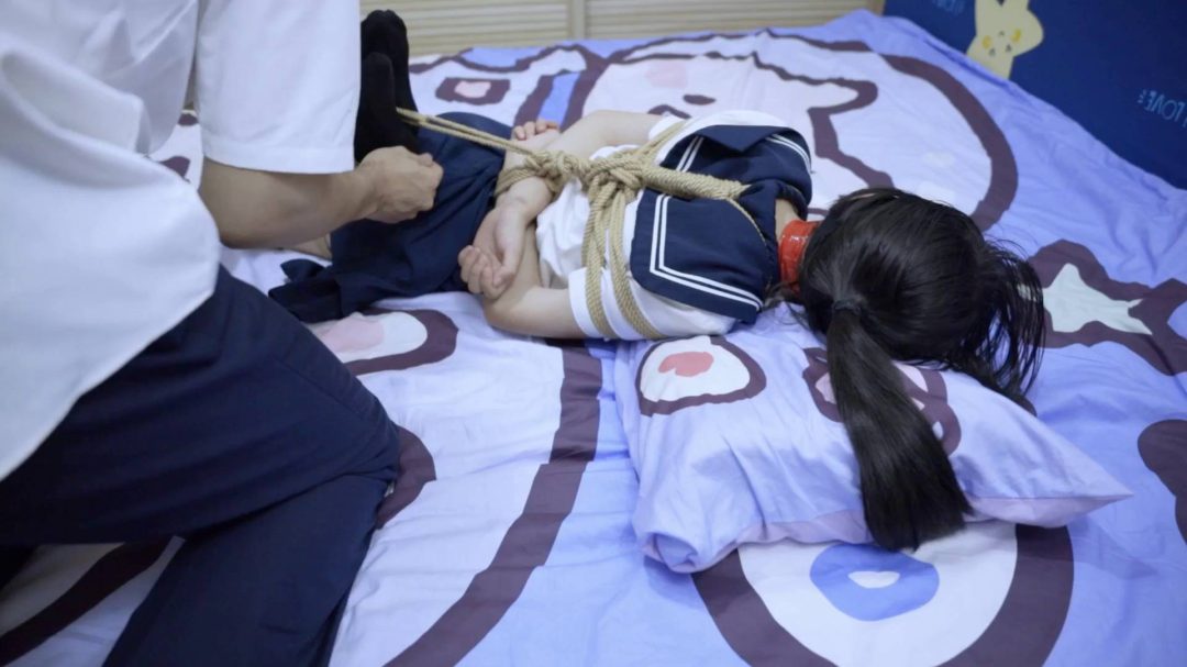 日本JK制服萌妹安妮又皮痒了 不好好写作业那就捆起来吧-6