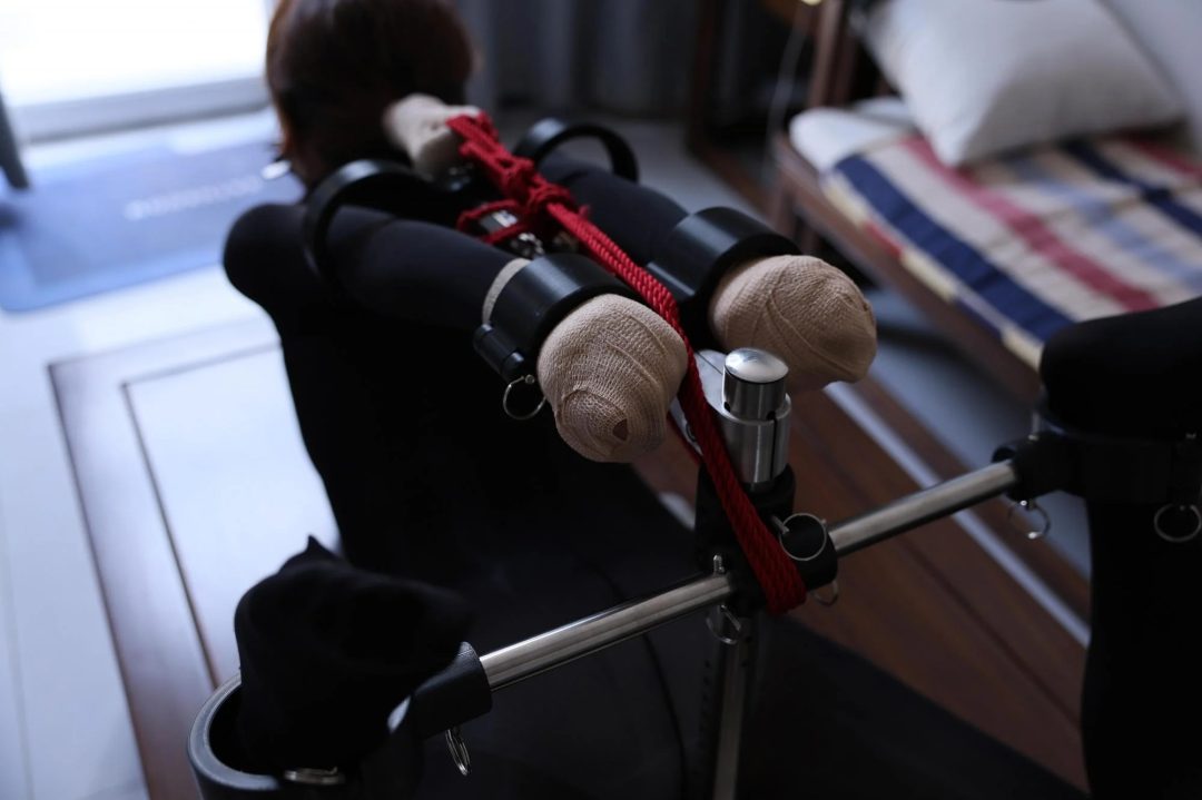 紧缚玩偶04-驷马禁锢架-1