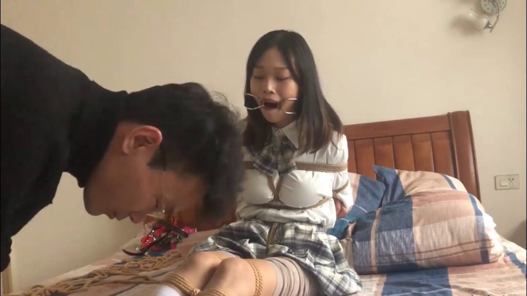 妹子捆绑放置 口环 挠痒痒-8