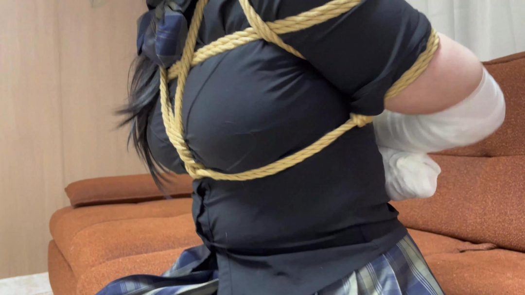 ing云雀定拍《双层白丝美女—油光丝袜01》粘液丝袜 双层白丝丝袜包裹 朋友在边上听歌 美女努力蠕动求救不能-3