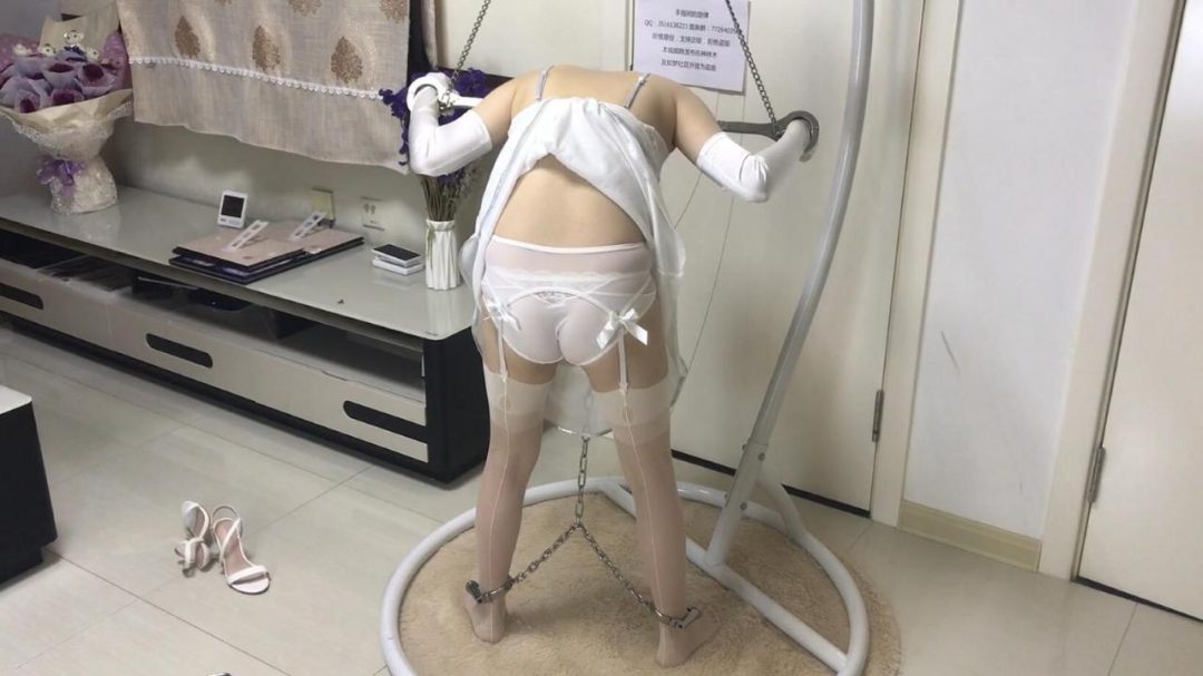 绝望的拘束（马蹄脚铐、复古白丝袜、凉高、长手套，口球、铁链五花驷马、钢枷、半吊~足兆弓单，爽的脚趾都勾起来了！）-5
