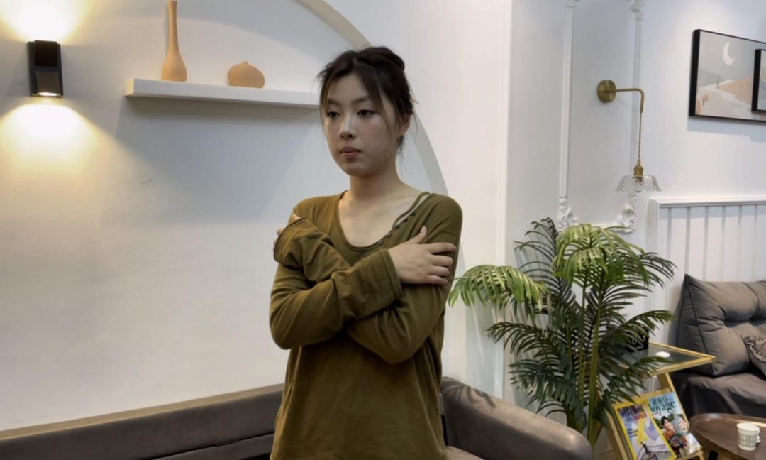 【小晗】银色的胶带木乃伊，小唅的挣扎声，还是比较酥麻的-1