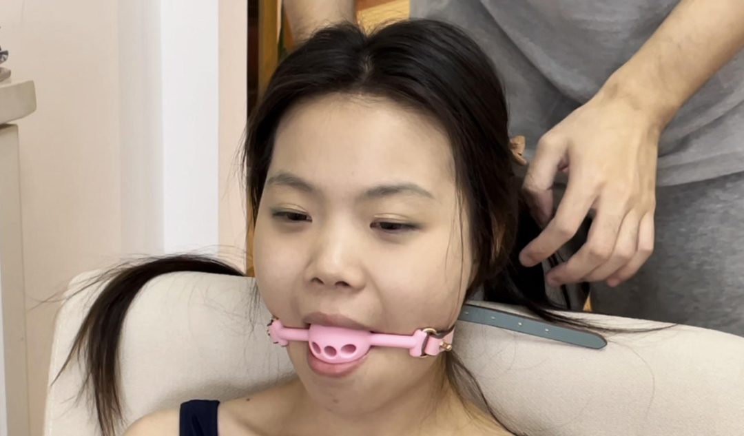 【小灵】口水拉丝，椅子上的流口水体验-3