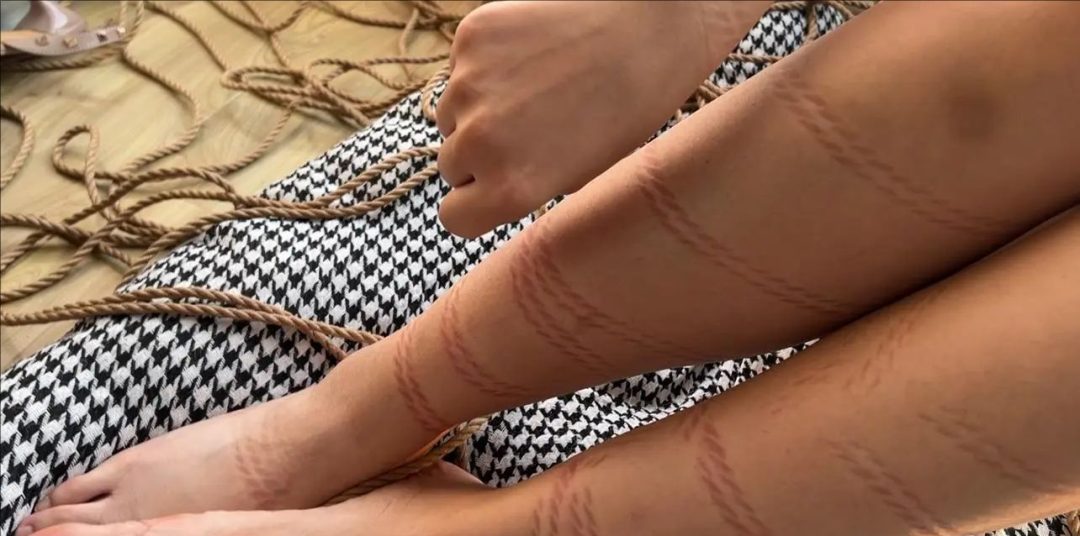 40分钟内衣马具口球紧缚吊立到喊主人求饶-8