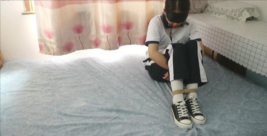 舞蹈生被绑挣脱 【白丝】【裤里丝】【帆布鞋】-1