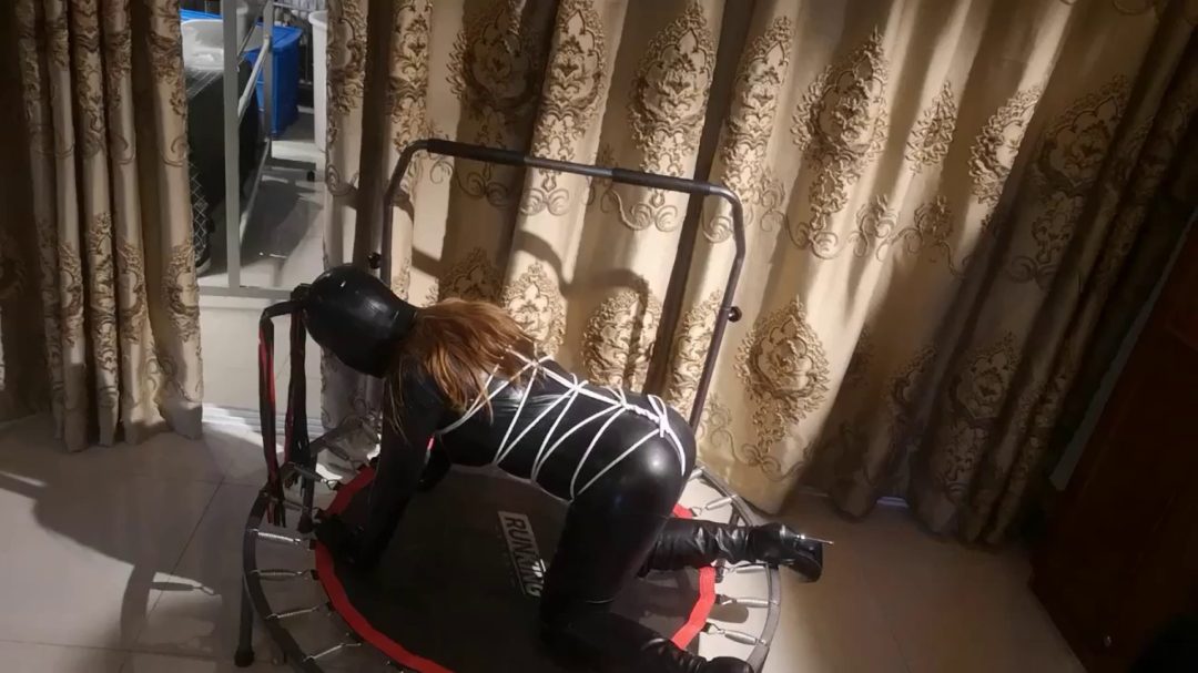 穿上乳胶衣，乳胶头套，龟甲紧缚一顿施虐-4