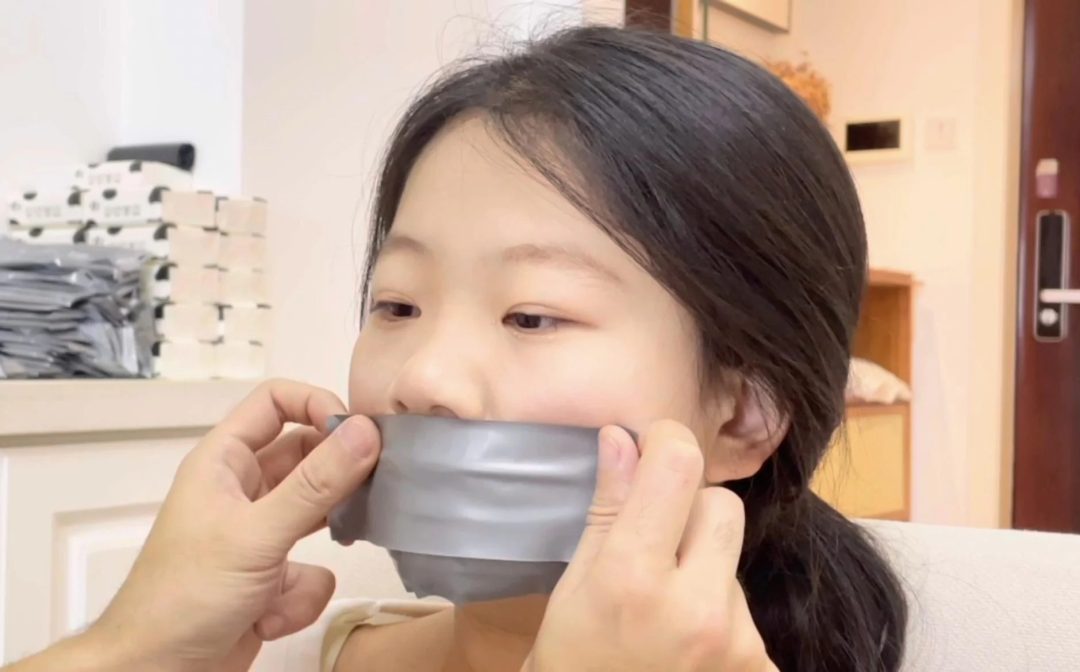 【小R】小R的胶带椅子缚，2种姿势，2种挣扎的-3