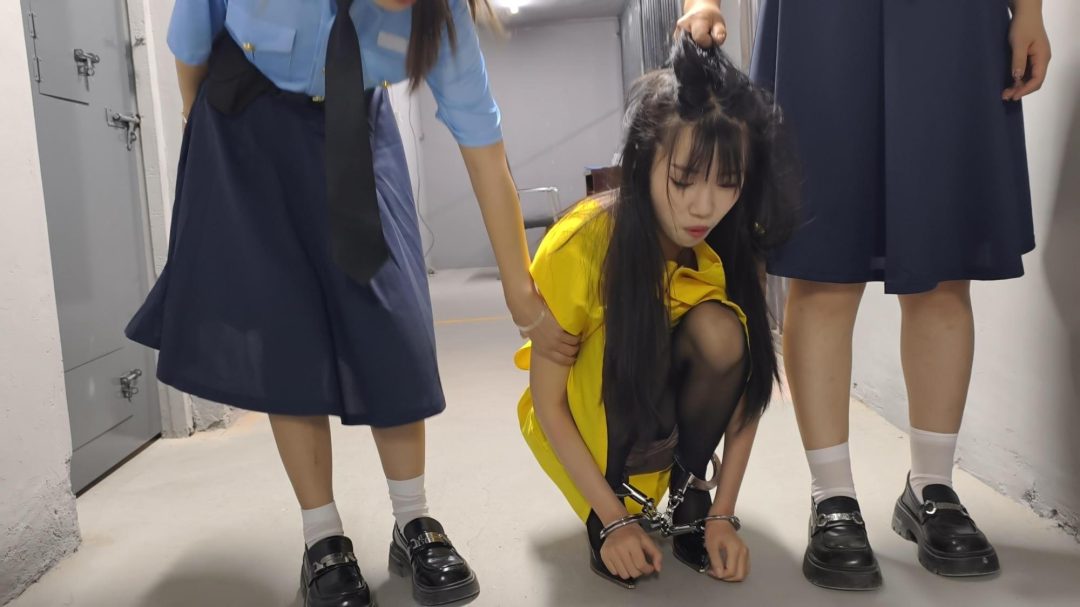 【鑫鑫工作室】女犯被捕后不老实，被吊起来，TK，驷马，最后终于承认罪行，被判处死刑，梦见自己被绞刑，痛苦死去-7