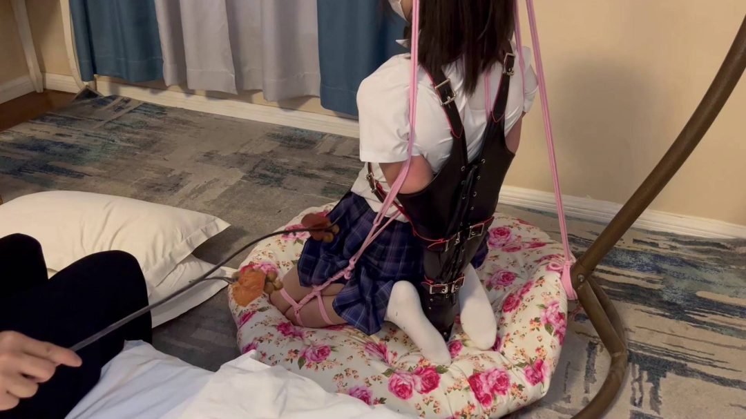 伪娘小恶魔堵嘴吊缚电击项圈-7