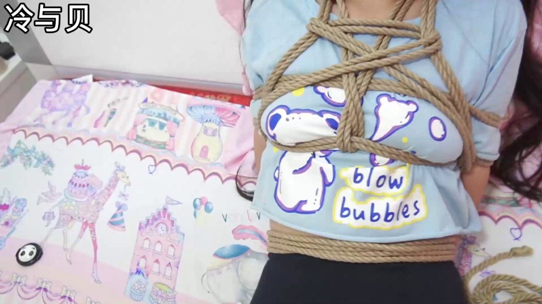 黑丝双马尾捆绑固定 皮鞭耳光挠脚心SP-3