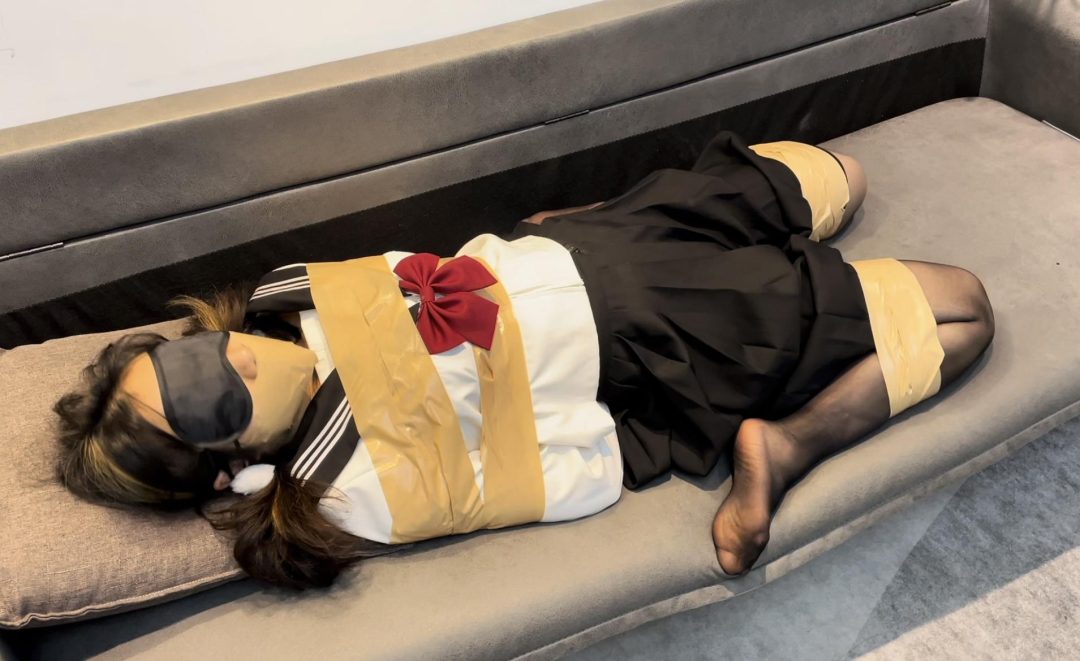 【小雨】【招模特】小雨的胶带捆绑与挣扎-9