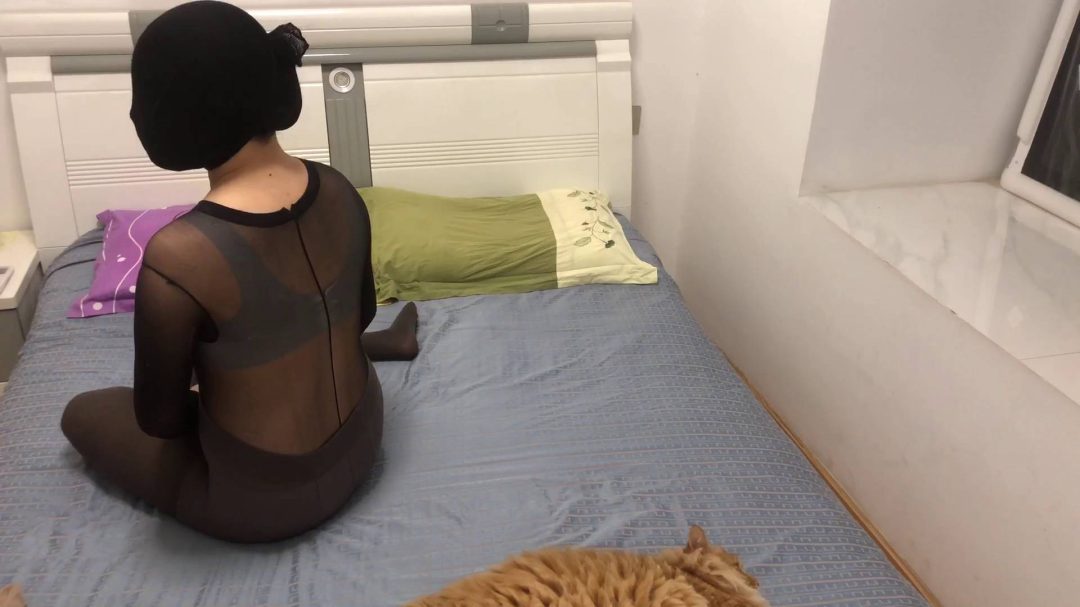 丝袜全包处女作，乳胶头套，保鲜膜包裹-2