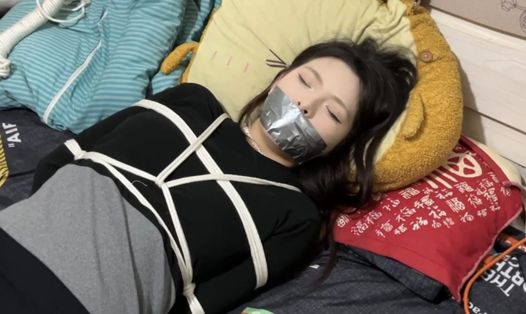 【缚艺录】【任我行】【小蛇】白袜、口球、胶带与光脚驷马-2