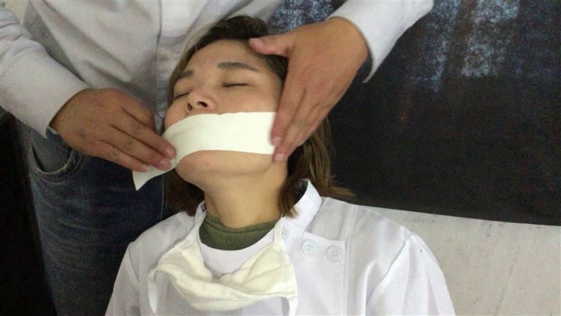 绑架护士-捆绑护士和捂口罩化妆强行带走-2