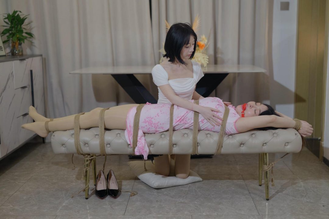 女女旗袍肉丝固定椅子挠痒抚摸全身-3