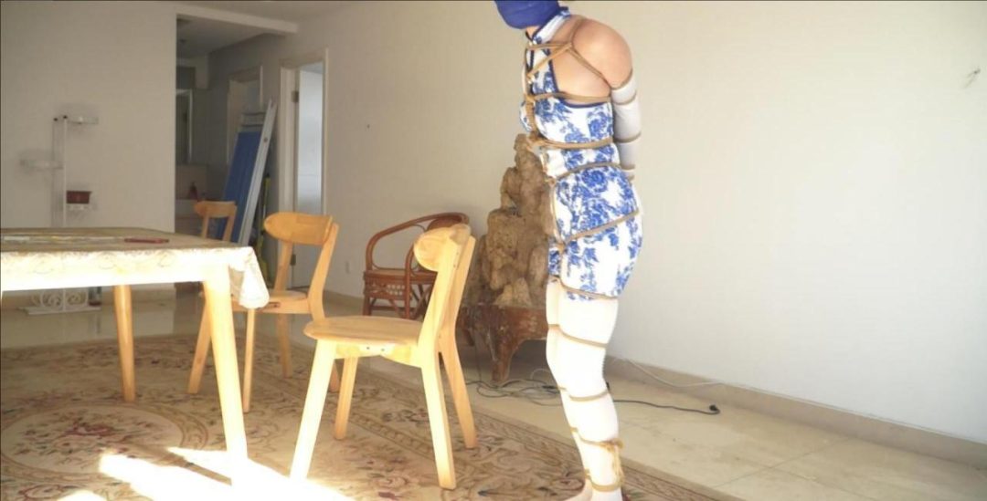 逍遥定制!《丽人挣扎—白丝旗袍 下》旗袍美女挣扎求救，被四马攒蹄痛苦蠕动-2