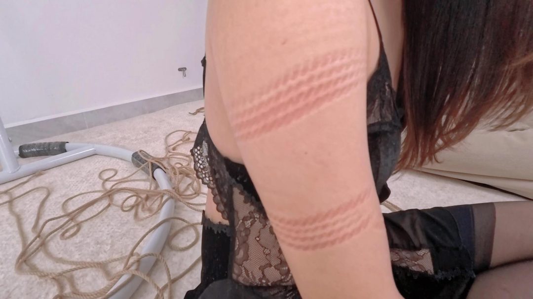 深度调教——极致的折磨与严格的训练带来的温顺和臣服（超紧股绳/强制深喉/口侍奉训练/TD/肛勾/强制踮脚）-7