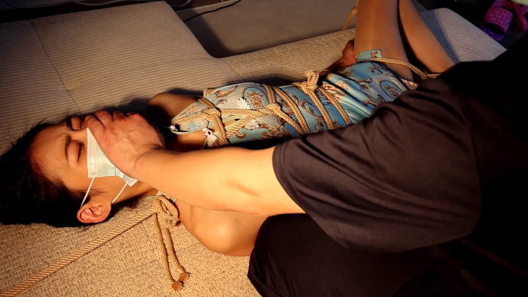 长腿欣悦，性感肉丝短旗袍，仰面开脚缚-8