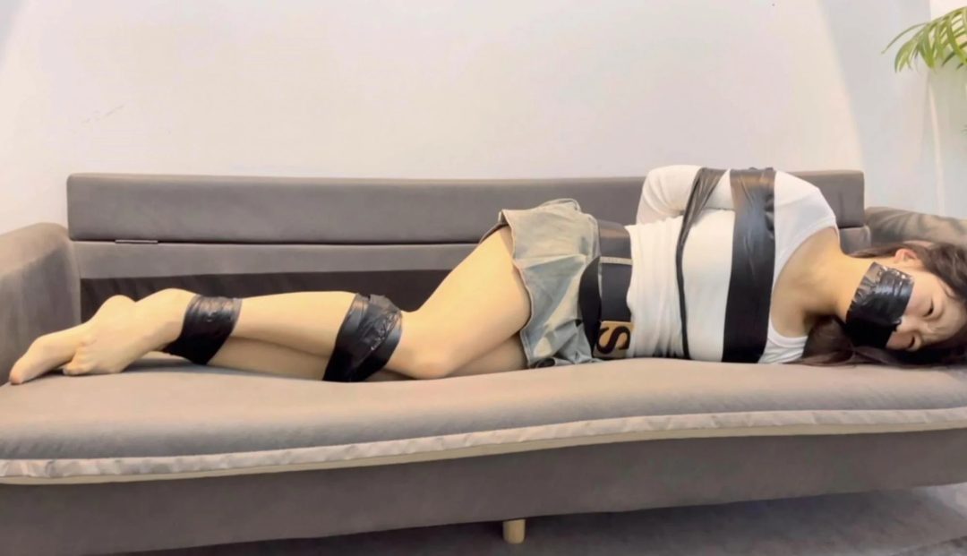 【小R】新模小R，很纯真的模特，表演力也很在线，胶带捆绑+封嘴，先来一波-10