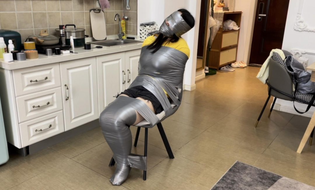 【小沐】银色胶带的椅子缚-8