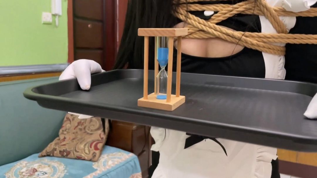 king定拍《女仆的调教日记01》黑长直眼镜妹 被强制调教成女仆 被捆绑肆意玩弄羞辱测试 性感白丝 紧身女仆装 勒肉的绝对领域~强制调教训练不要错过！-15