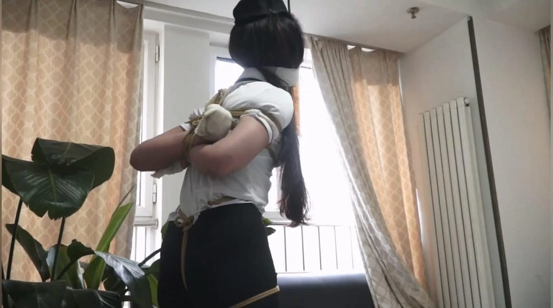 king经典定拍合集《丝袜美女的极限股绳 踮脚吊缚》3位丝袜美女 丝袜美脚吃力踮脚 强制股绳吊缚-6