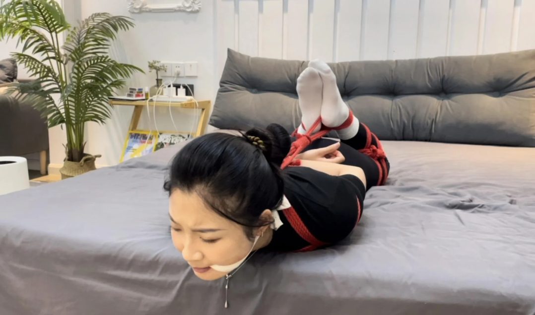 【小橙定拍】小橙的丝袜嘞嘴，与驷马缚，瑜伽裤+奶白色长裤，小橙很无奈，每次都被驷马~-10