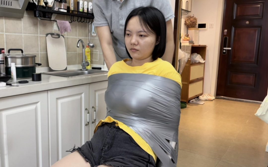 【小沐】银色胶带的椅子缚-2