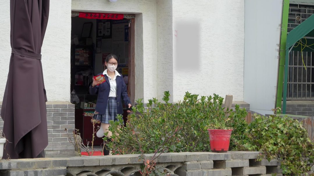 羞死人的一次户外：JK+肛塞尾巴+TD景区人前游玩/小卖部购物-7