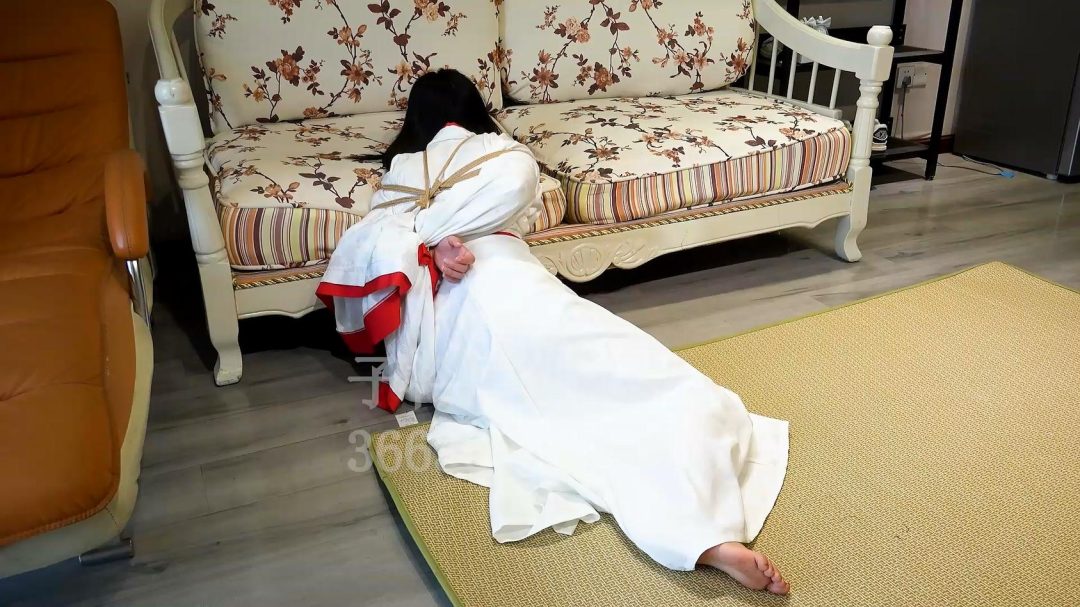 沐子 汉服 耳光 SP 电击鞭 TK挠脚 搜身-3